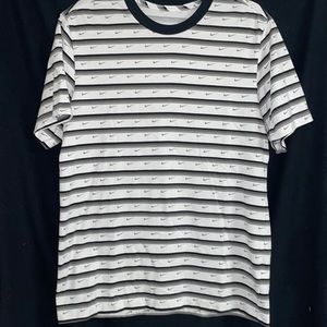 Nike Sportswear Short Sleeve Striped Shirt Mens Size Medium